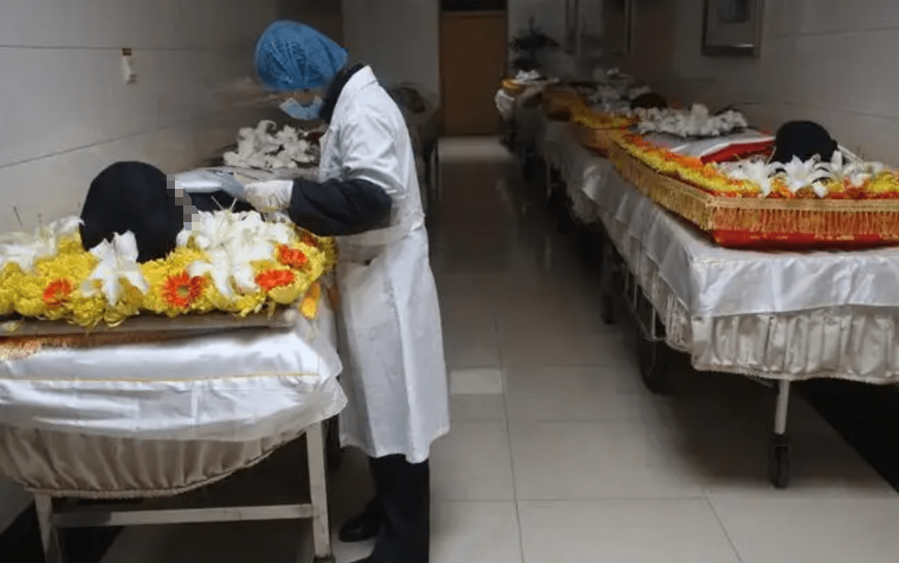 东莞妙龄女子被送殡仪馆火化,工作人员发现不对救其一命_女孩_女尸