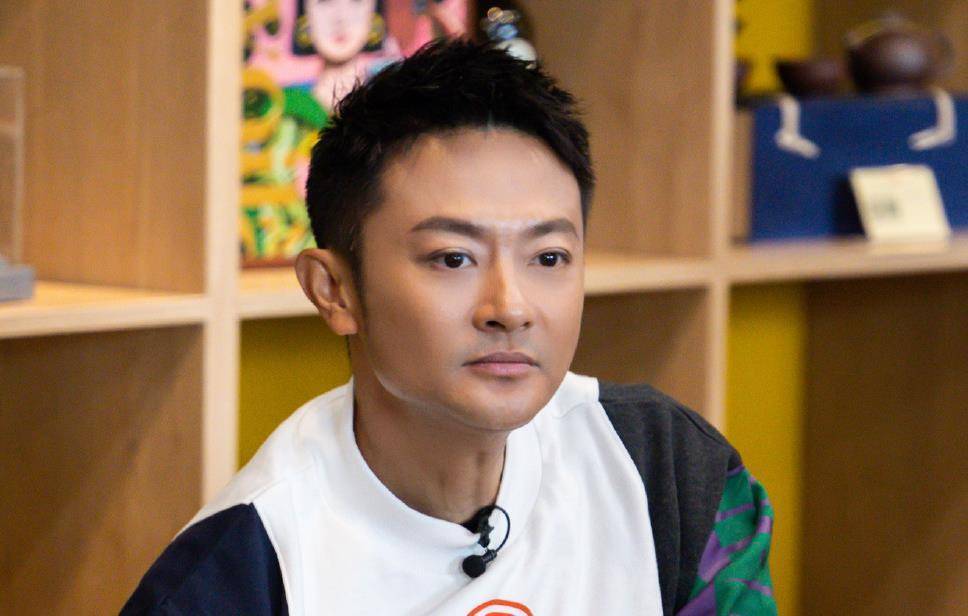 金星怒斥烧饼"没规矩",饭前乱拆餐巾纸,不料反被"打肿"脸_节目_主位