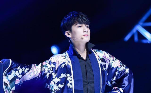 答:我们班有王俊凯_郭子凡_季杨杨_妈妈