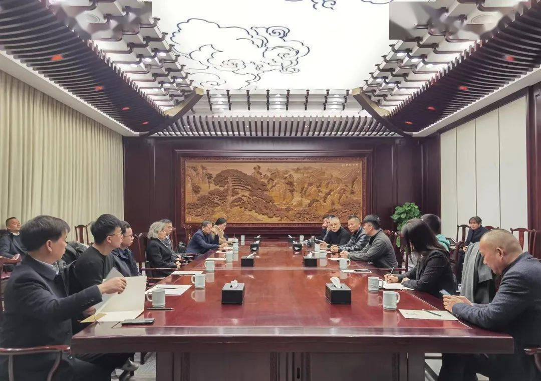 郭总向大家阐述了东南网架低碳发展,绿色发展,健康发展,数字发展的四