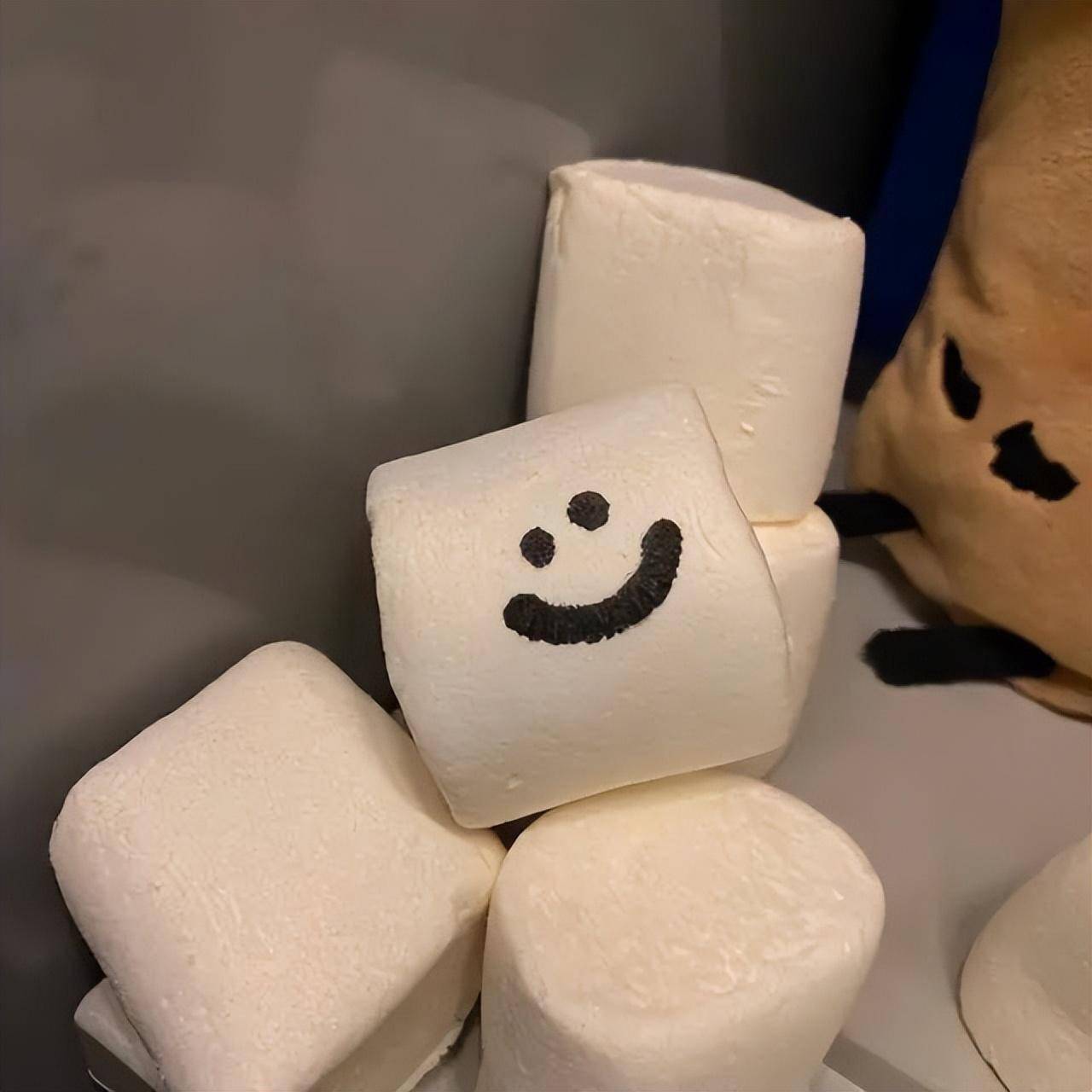 这不我这两天就一直在找比较适合自己又适合很久不换的头像啥的,顺便