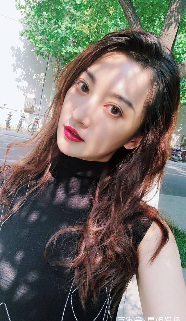 她是杨紫11年的好闺蜜,出道22年不曾大火,今为吴奇隆公司一姐!