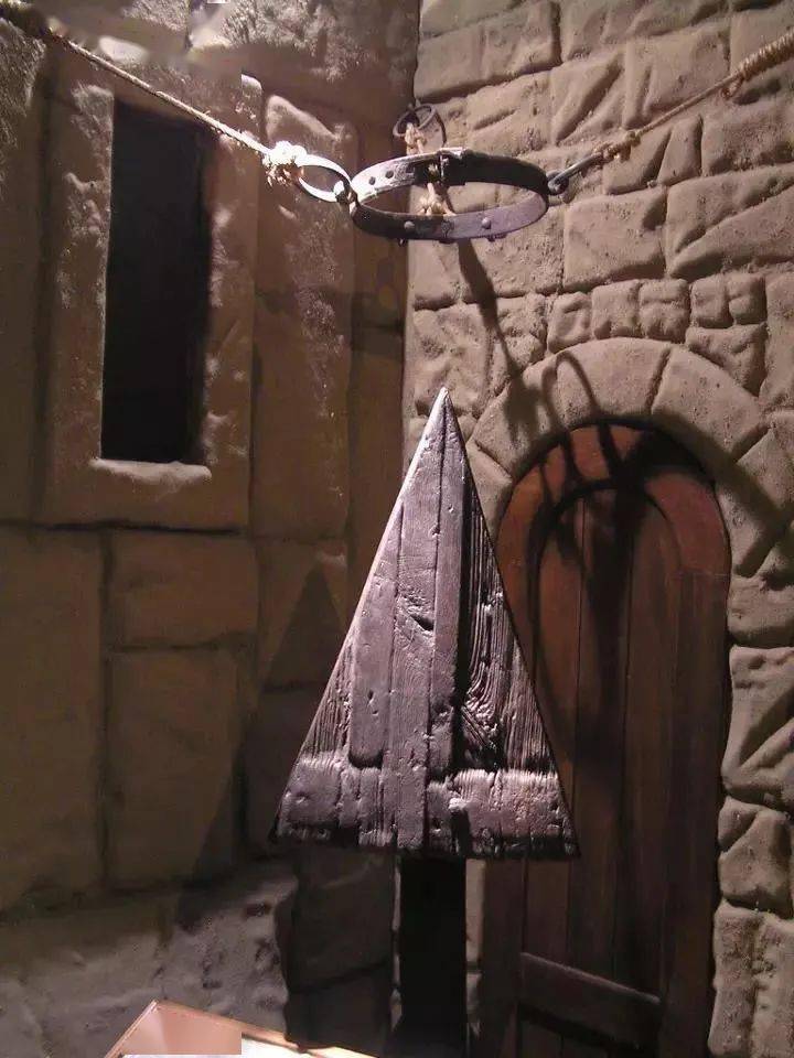 10个暗黑惊悚的欧洲中世纪刑具_惩罚_受者_酷刑