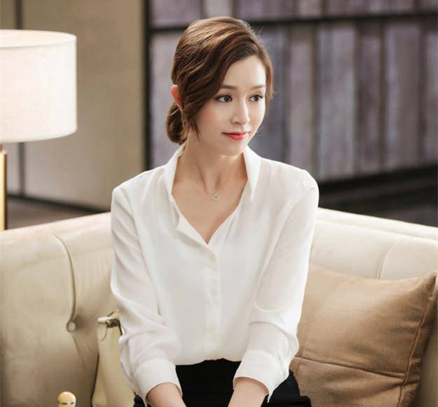 后来签约黎明的经纪公司,被黎明作为重点培养对象,曾出演过《为你钟情