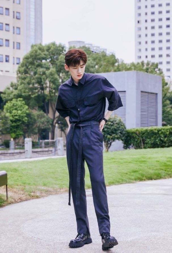 图片来源:微博@白敬亭之前白敬亭曾主演甜宠剧《你是我的城池营垒》