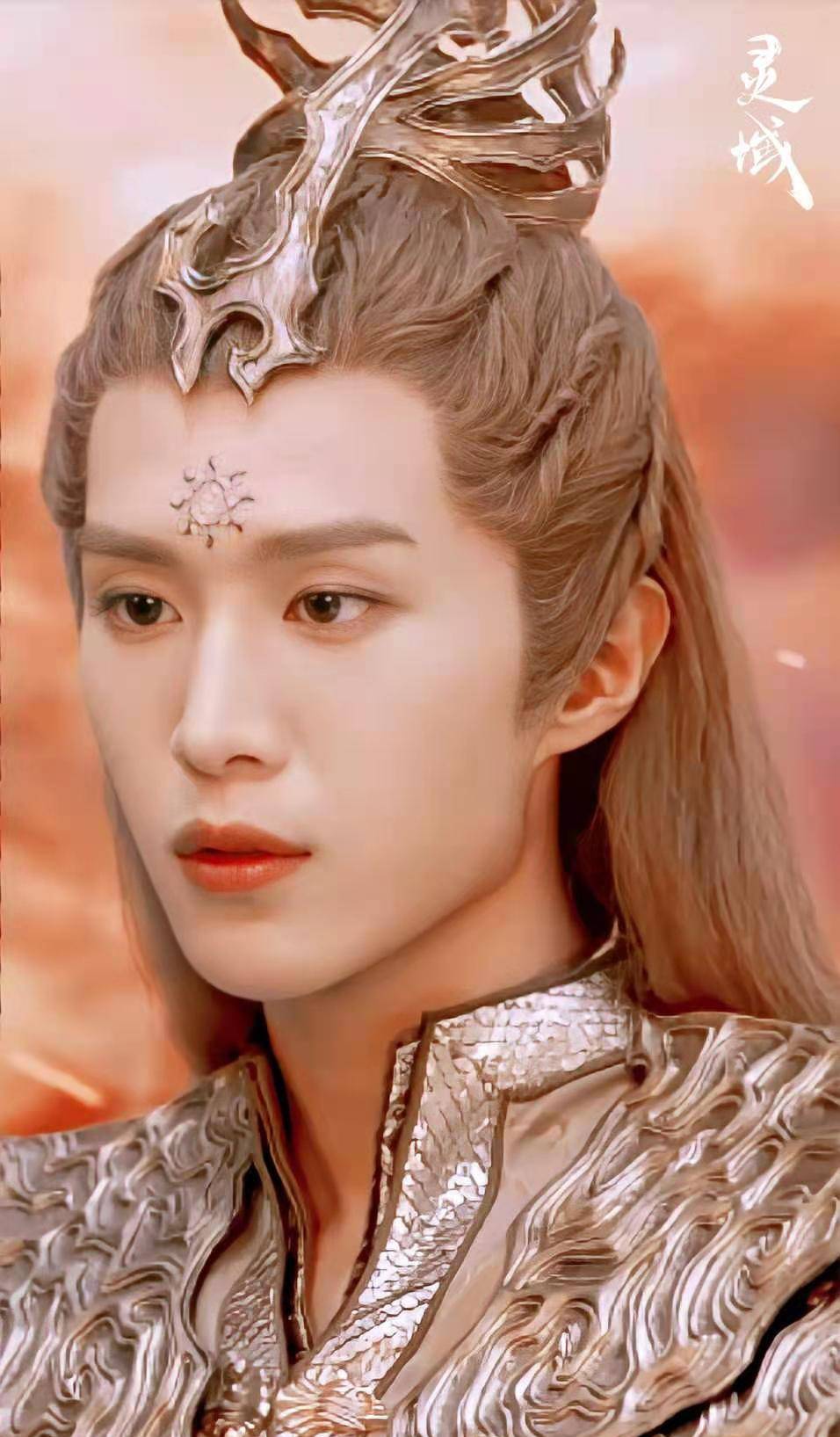 男主秦烈是战神之子贡穆烈,女主是大地之母元纯.