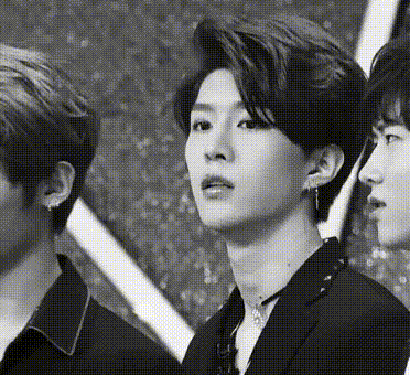 还有一对是被称为学院江山的朱正廷和郑锐彬一个上戏第一,一个中戏第