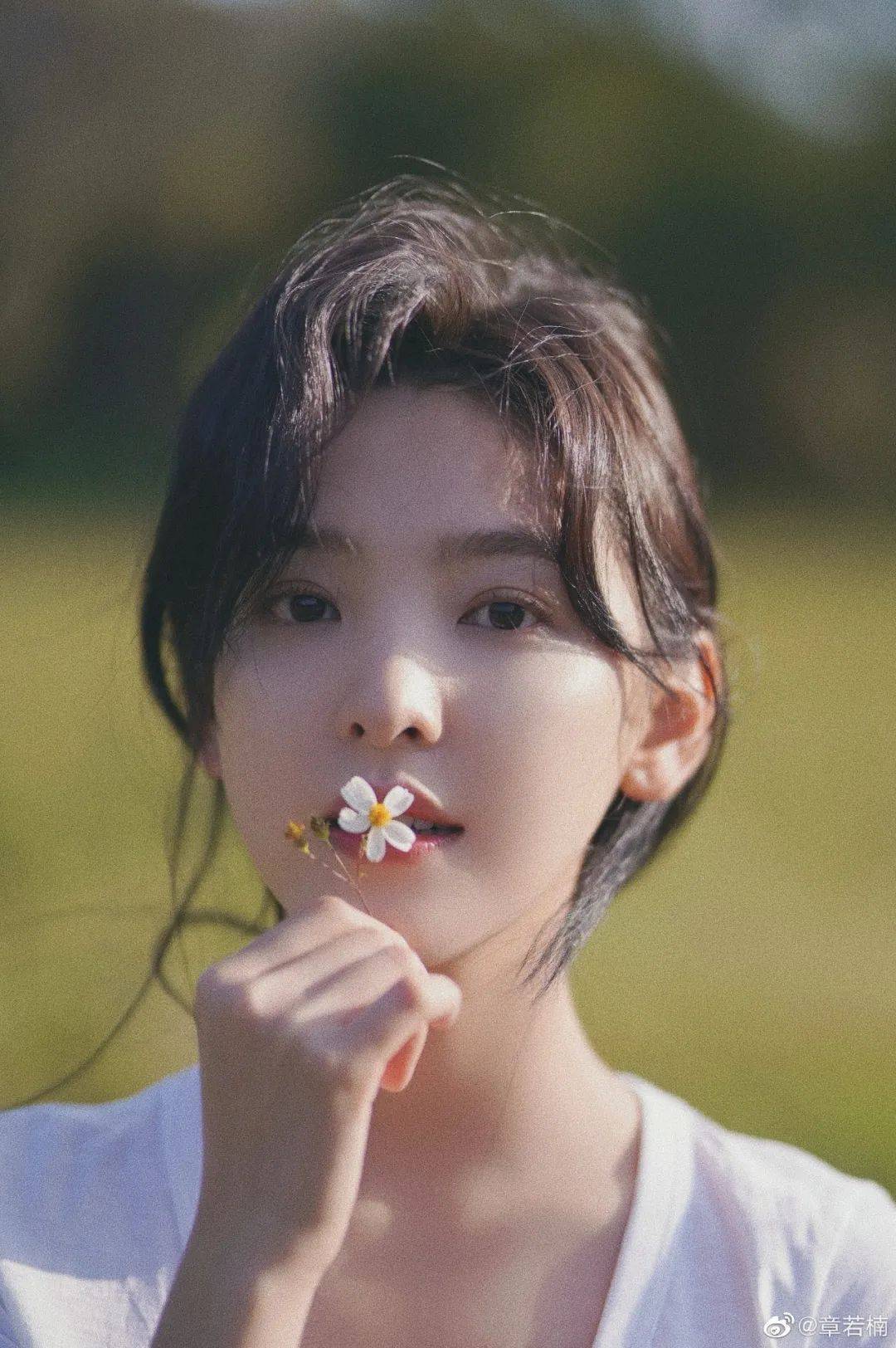 "纯白茉莉花"系白月光女孩,大概就是她这样的吧……_章若楠_整体_眉毛