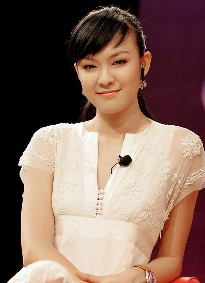 主持人李艾:杨澜的徒弟,36岁嫁经纪人张徐宁,结婚7年却分房睡_毕业