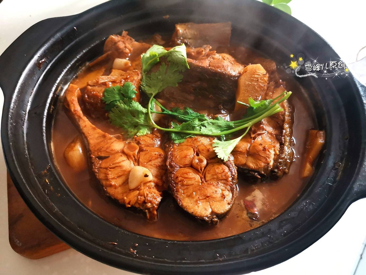 吃鸭不如吃它,3块钱一斤便宜营养又好吃,不懂吃真可惜_大蒜_鲢鱼_鱼尾