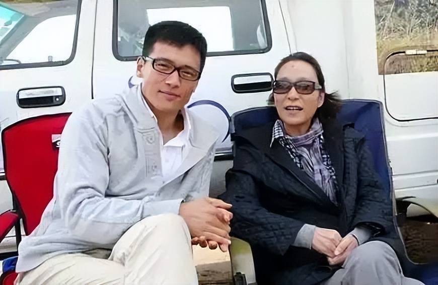 演员奚美娟,离婚27年后,周野芒已另结新欢,儿子的选择让人泪目_上海