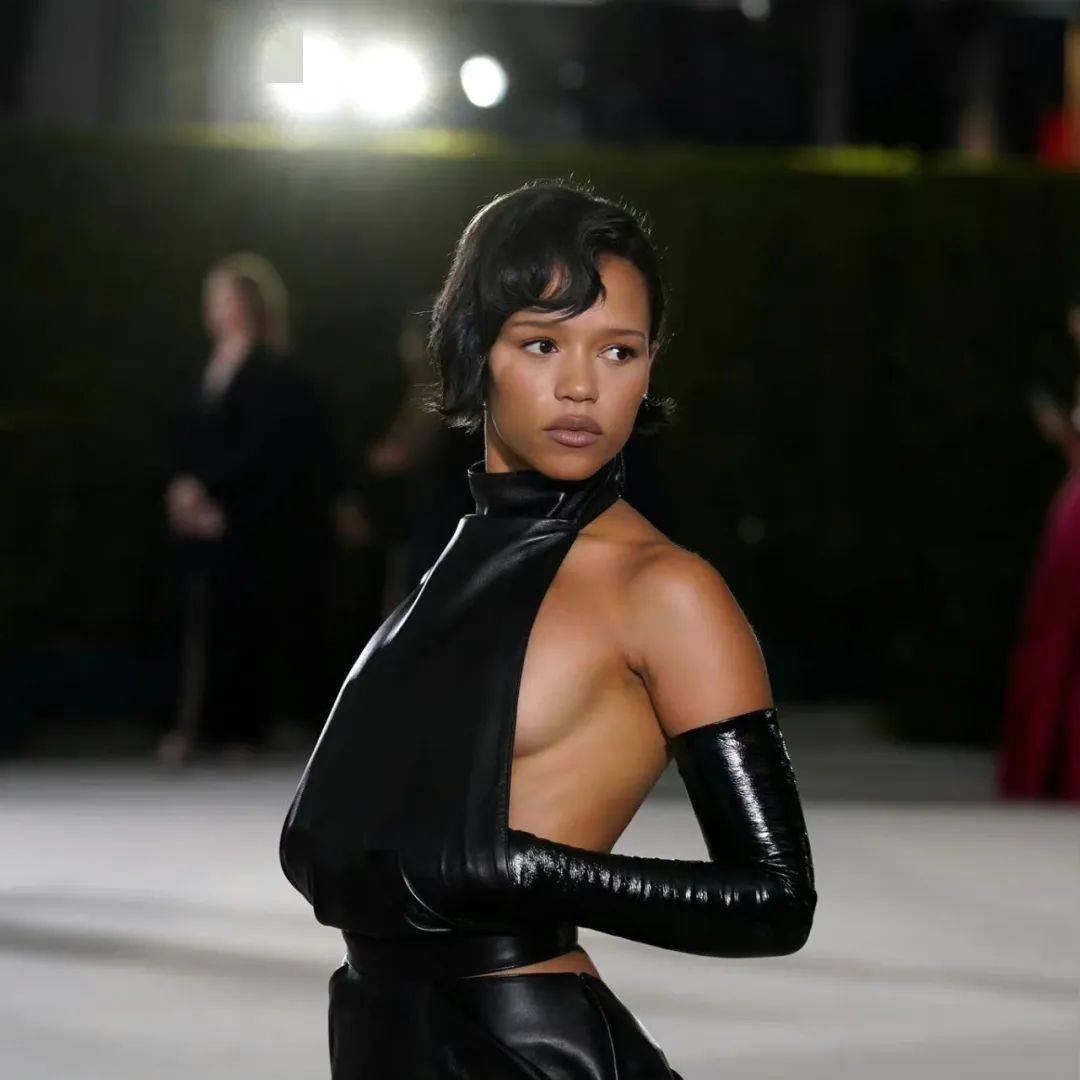 骨及所有,花及所有|赏色_泰勒·拉塞尔_宣传_杂志