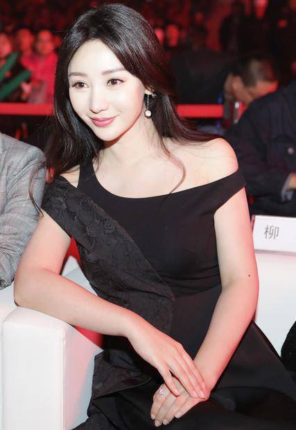 柳岩发文谈婚姻焦虑,坦言太理想,自曝感爱情被前男友痛甩_事业_观众