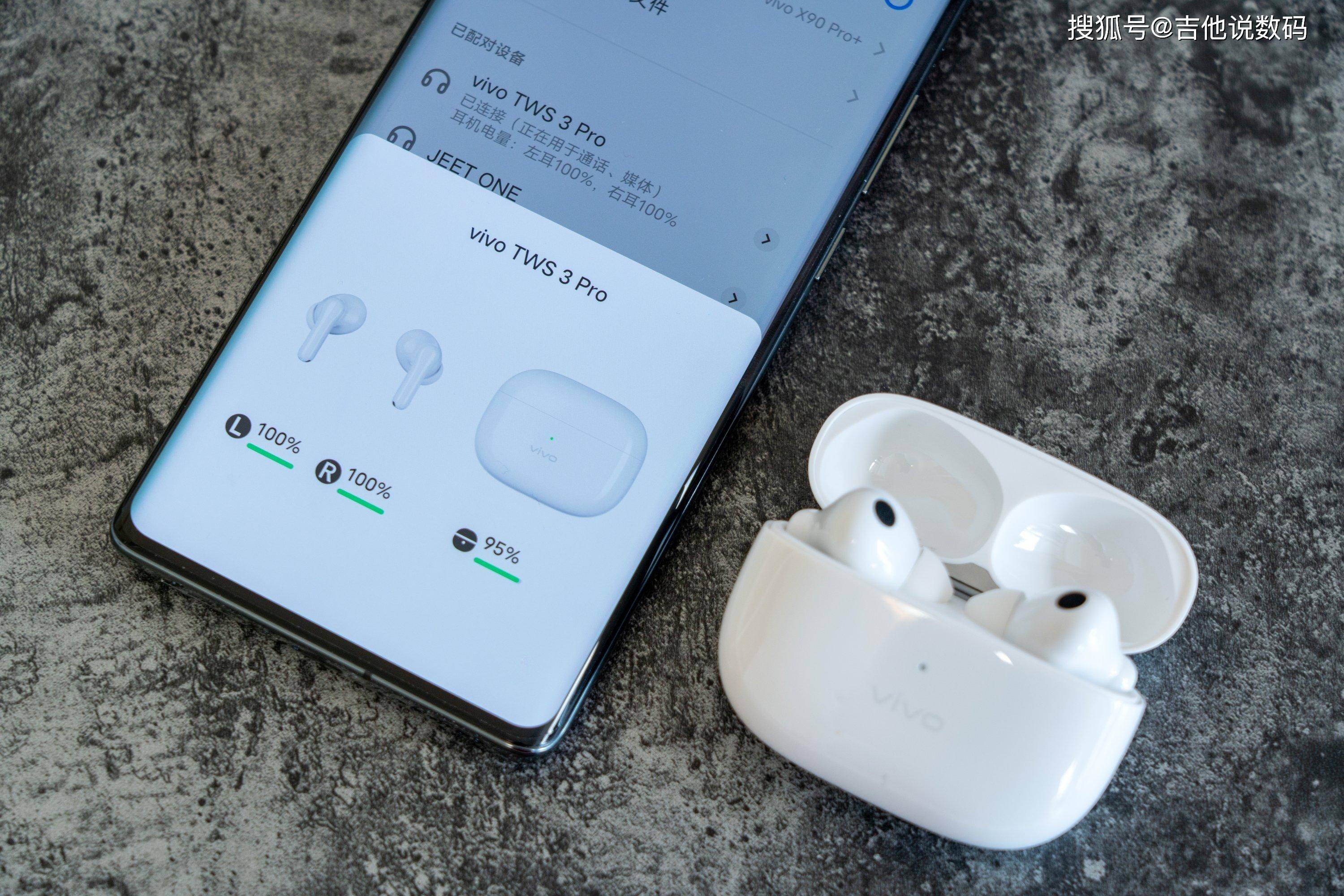 如果你使用的是vivo手机的话,首次连接时只需要打开充电仓的盖子就