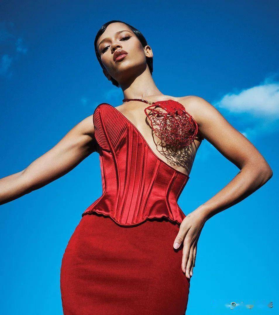 女星泰勒·拉塞尔时尚写真大片,新片《骨及所有》表现亮眼_宣传_杂志