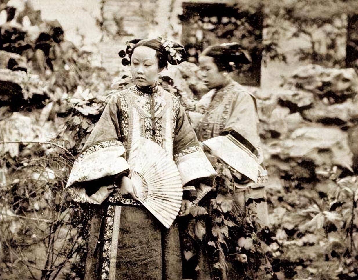 清朝的妃子都是千挑万选出来的,为何遗留下来的照片,个个都很丑