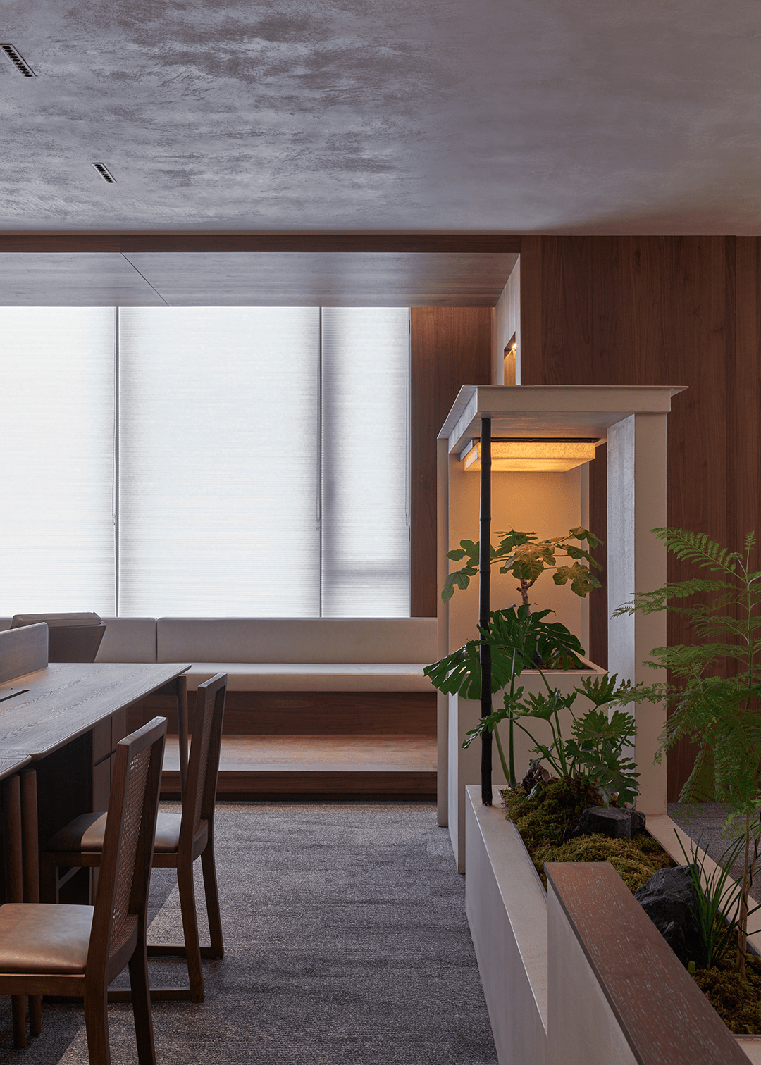 露出最自然的肌理最生态的气息大面积铺装的灰色地毯柔化了空间的硬朗