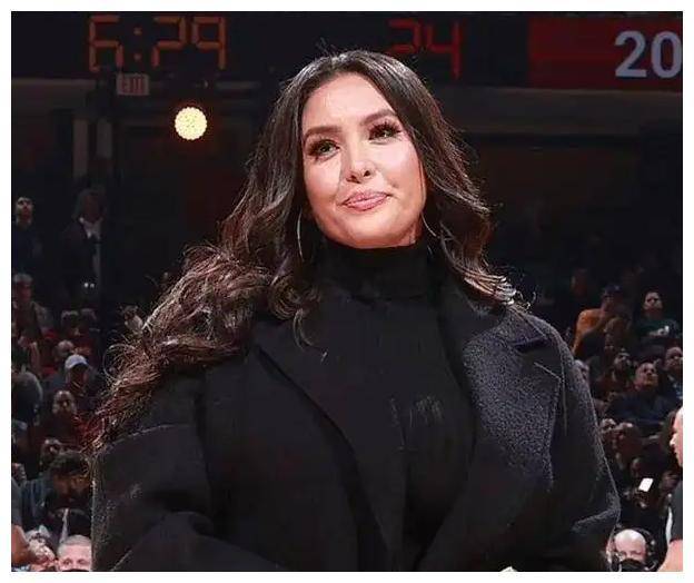 瓦妮莎决定改嫁,40岁韵味十足,身材不输卡戴珊_凡妮莎_科比_儿子