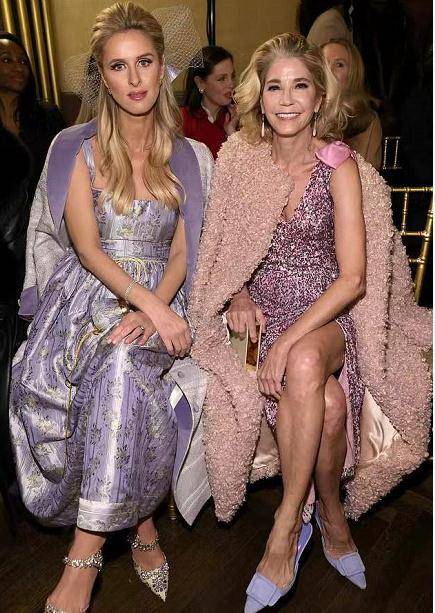 希尔顿姐妹:41岁帕丽斯婚后仍扮嫩 38岁妮基嫁罗斯柴尔德狂生娃_家族