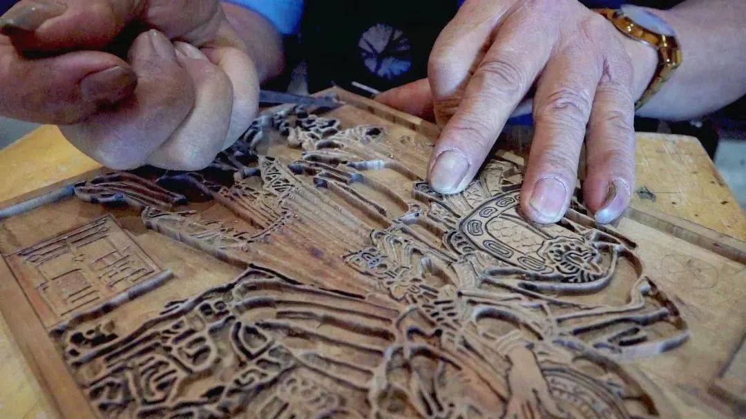 据赵龙生介绍,白族甲马纸的制作过程并不难,难的是