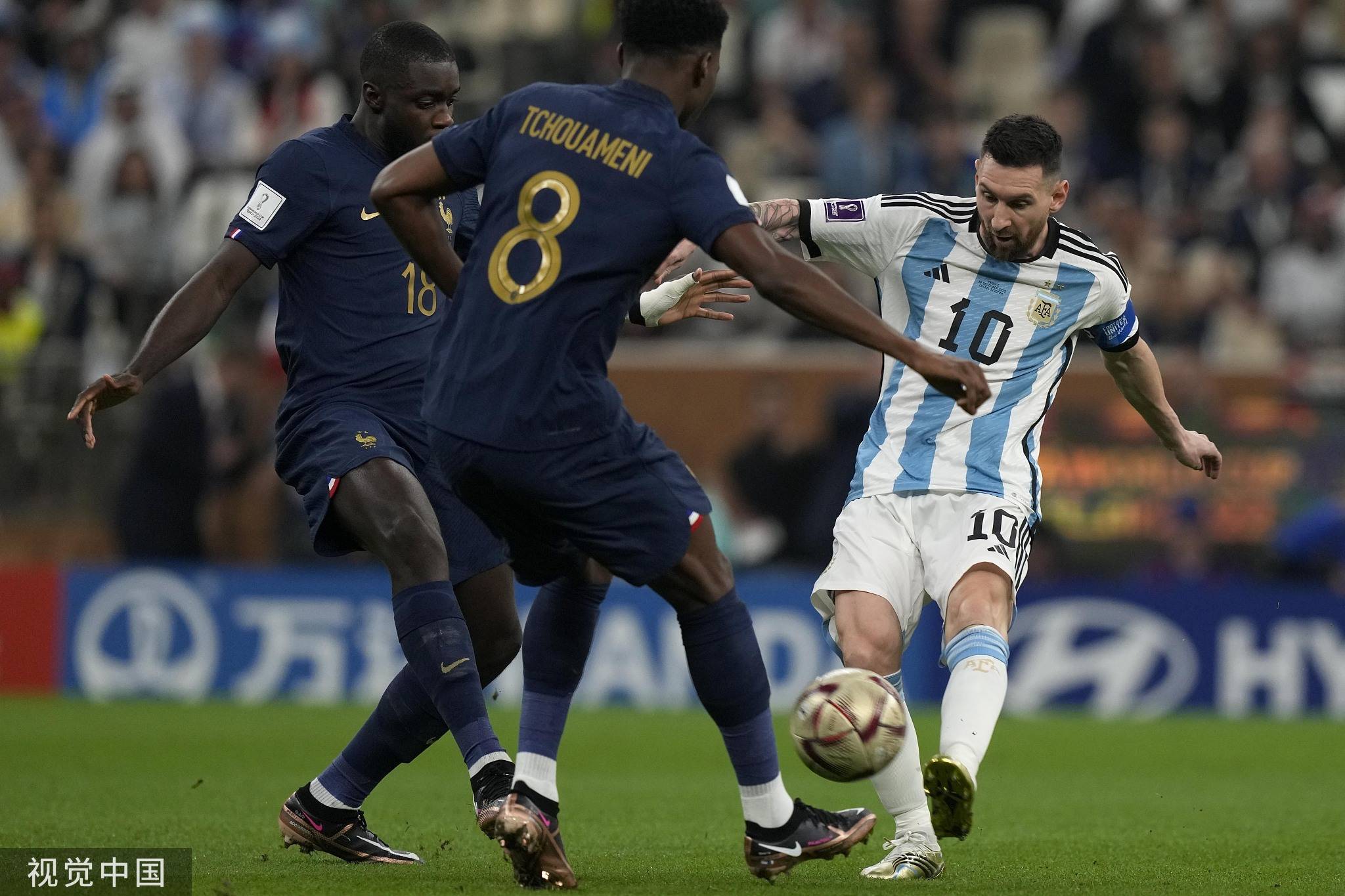 世界杯-梅西点射迪马利亚建功 阿根廷半场2-0法国