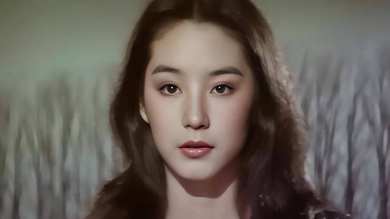 凭借《赤裸羔羊》提名第12届香港电影金像奖最佳女主角.