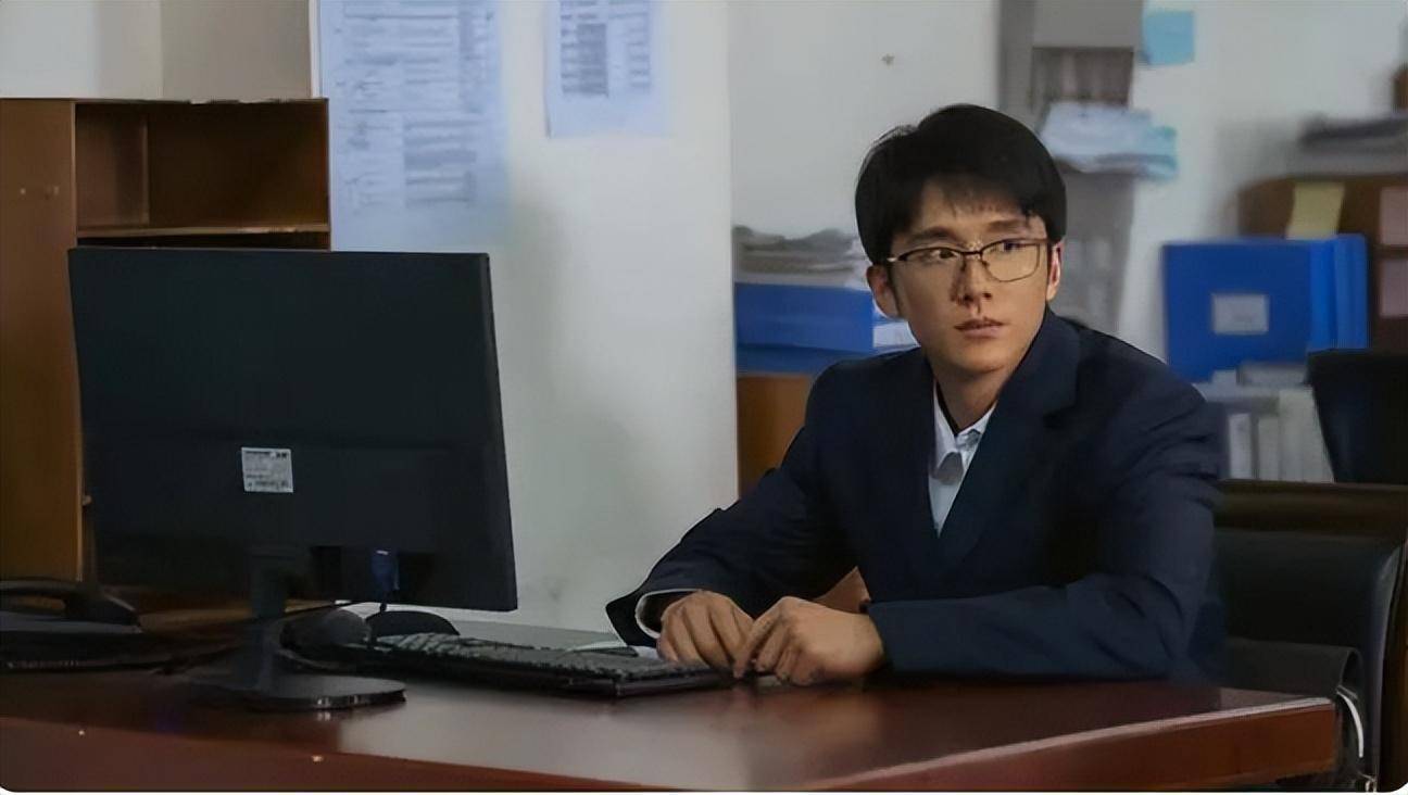 县委大院:江霞主动出击,林志为不为所动,两人能终成眷属吗?