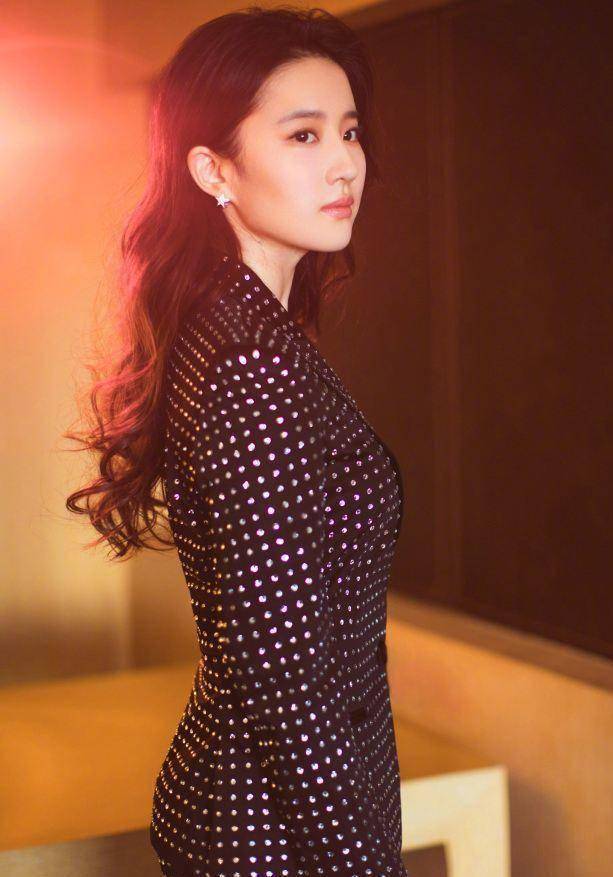 跟着神仙姐姐刘亦菲学穿搭,巨美巨时髦_西装_下半身_小美