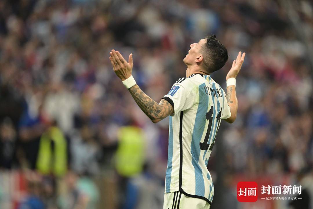 现场图集|世界杯决赛进球后:梅西振臂庆祝,迪马利亚双手比心_陈甘露