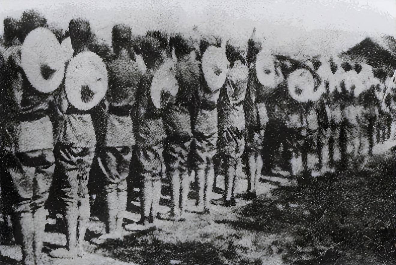 其实根据李镜辉的回忆,军阀的"正规军",战斗力也并不怎么样.