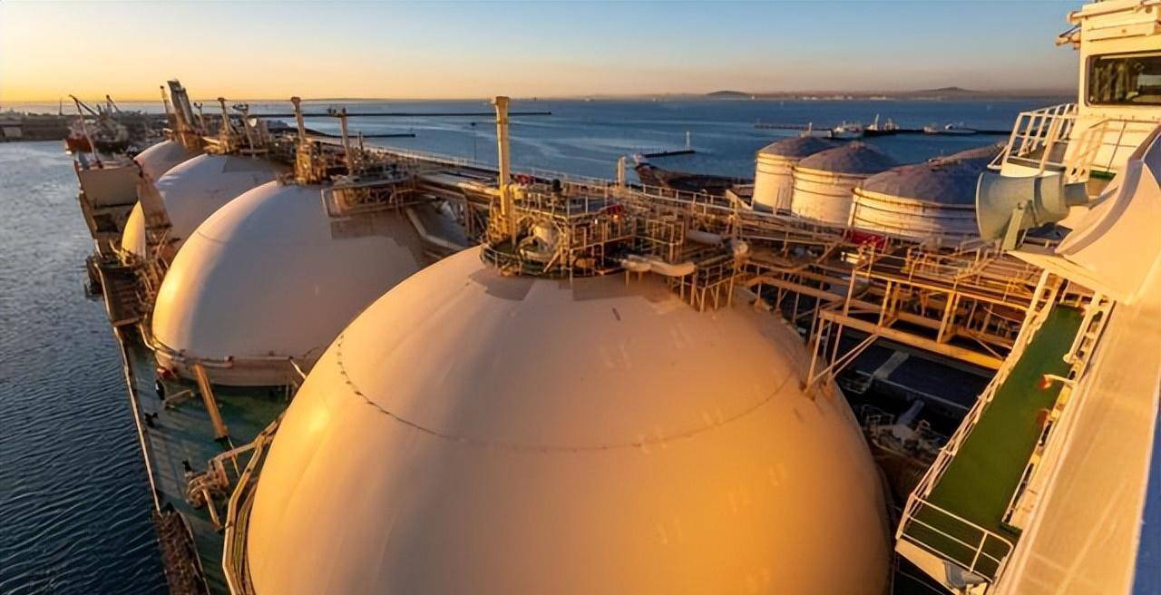 豪掷2200亿美元办世界杯,中东土豪卡塔尔是如何练成的?