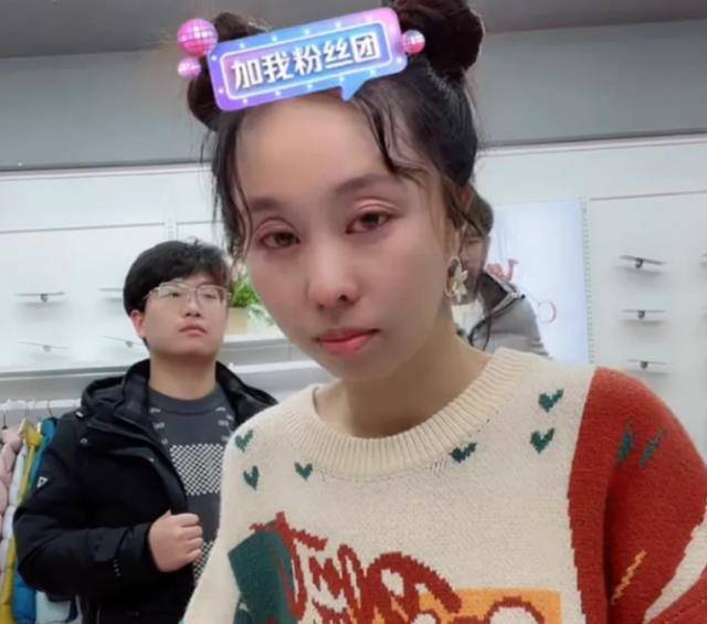 田静更新动态,带奇奇悦悦逛街空手而归,被嘲赚大钱买不起玩具_孩子