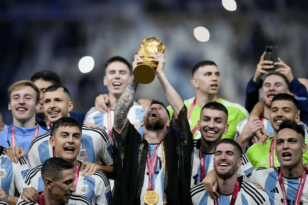 2022世界杯梅西问鼎冠军,这样的阿根廷移民香不香?