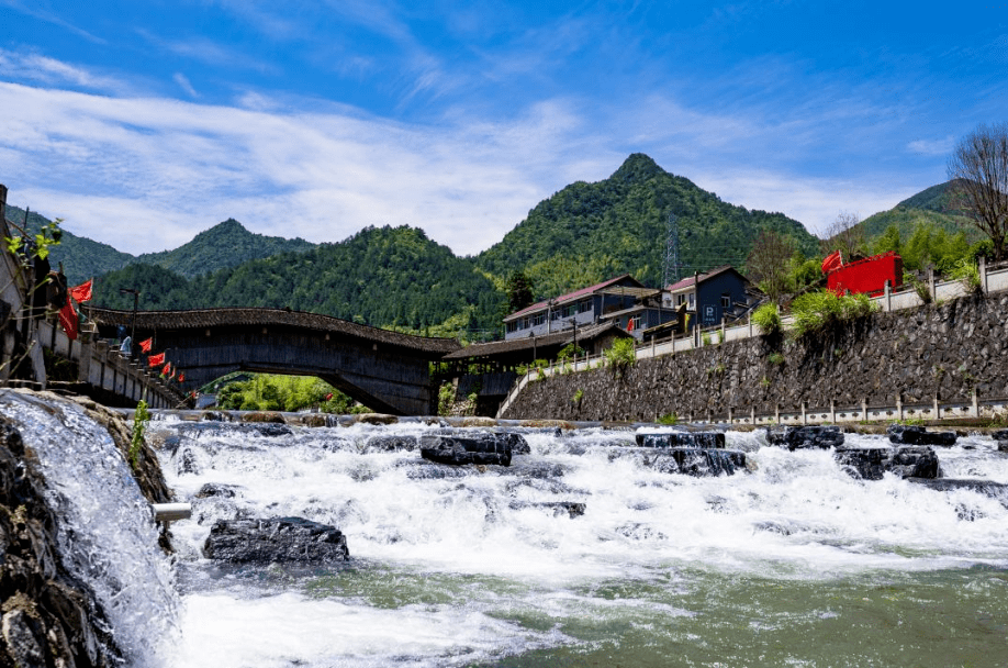 梅岐坑隸屬麗水景寧縣梅岐鄉,是華東神秘峽谷腹地——爐西峽的