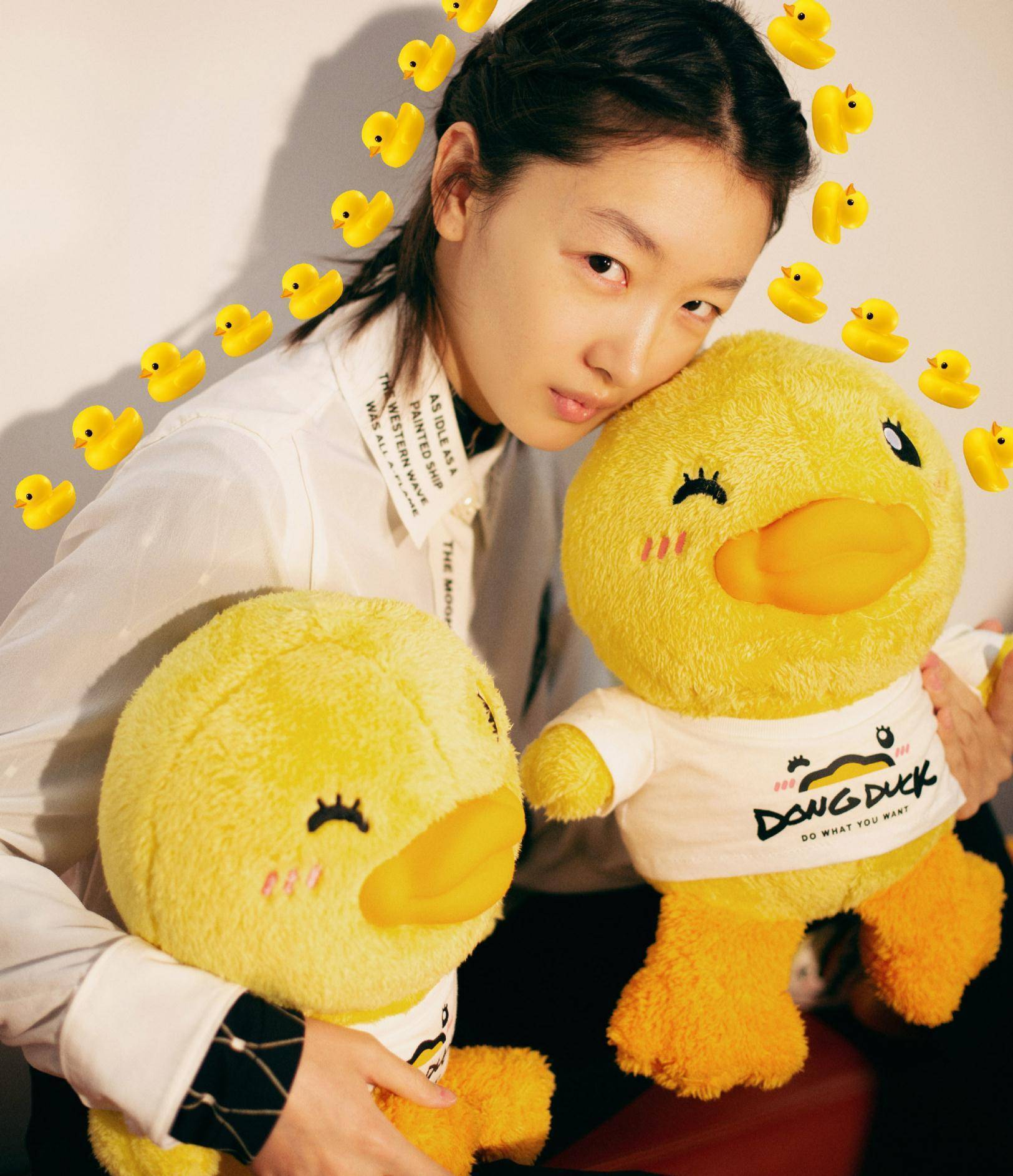 天然去雕饰",网友称"小黄鸭"本鸭_造型_周冬雨_线条