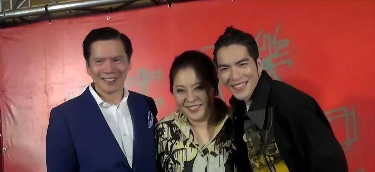 他的义父向华强,就是看中了他的天赋,之后自然而然的就给予了他大量的