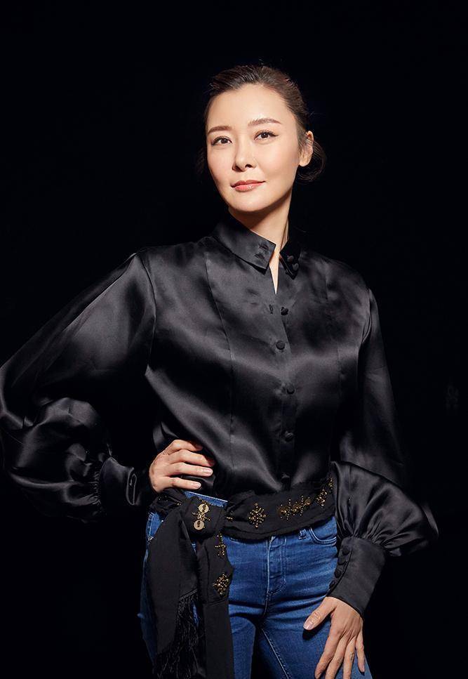 柯蓝,婚姻状况已成谜,她终于活成,所有人都羡慕的样子_黄志忠_何音