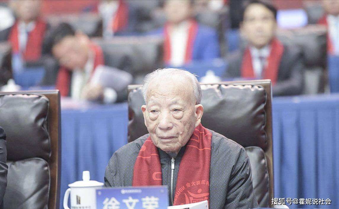 徐文荣:靠挑粪起家,40岁创业,73岁重建圆明园,如今身价550亿_横店