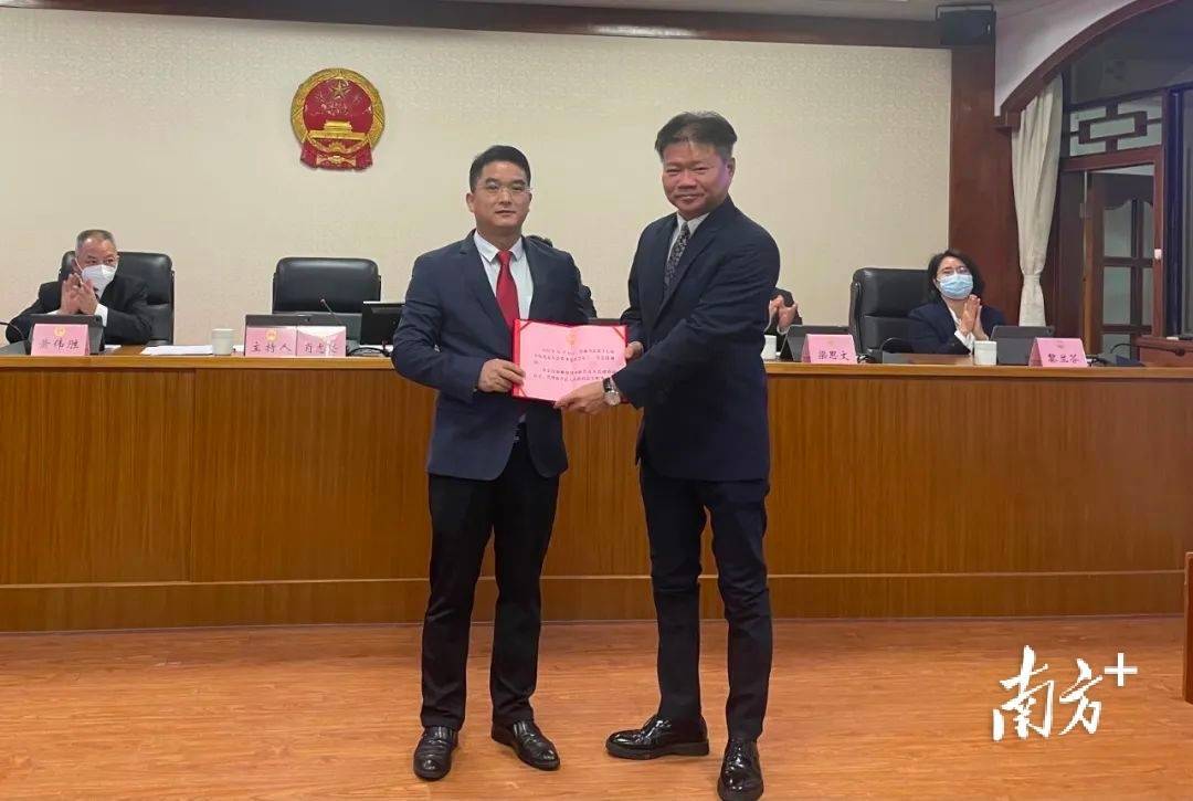 赖鉴铭代理新兴县人民政府县长职务_县人大常委会_议案_会议