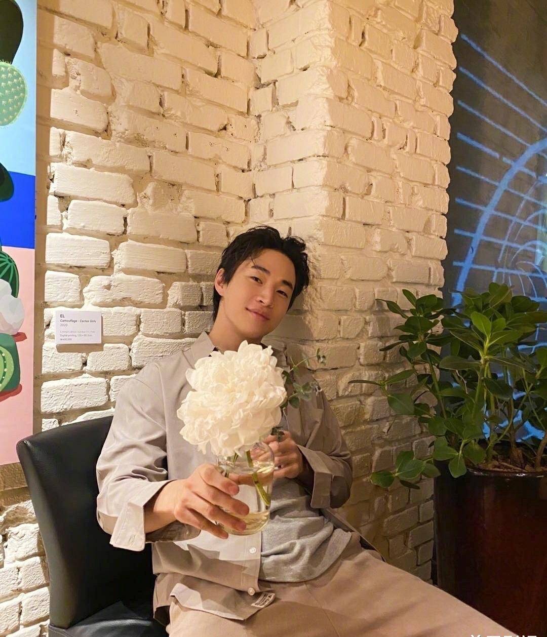 刘宪华双钢琴演奏,只会"亿点点"乐器的他,都带来过怎样的表演?