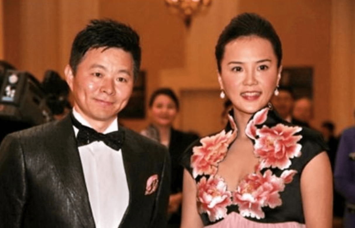 "西部歌王"王宏伟与小13岁妻子杨珊珊,夫妻琴瑟和鸣,幸福温馨_老朋友