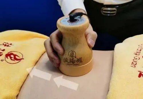 操作前准备好扶阳罐,对扶阳罐进行清洁,消毒并插上电源预热3~5分钟.