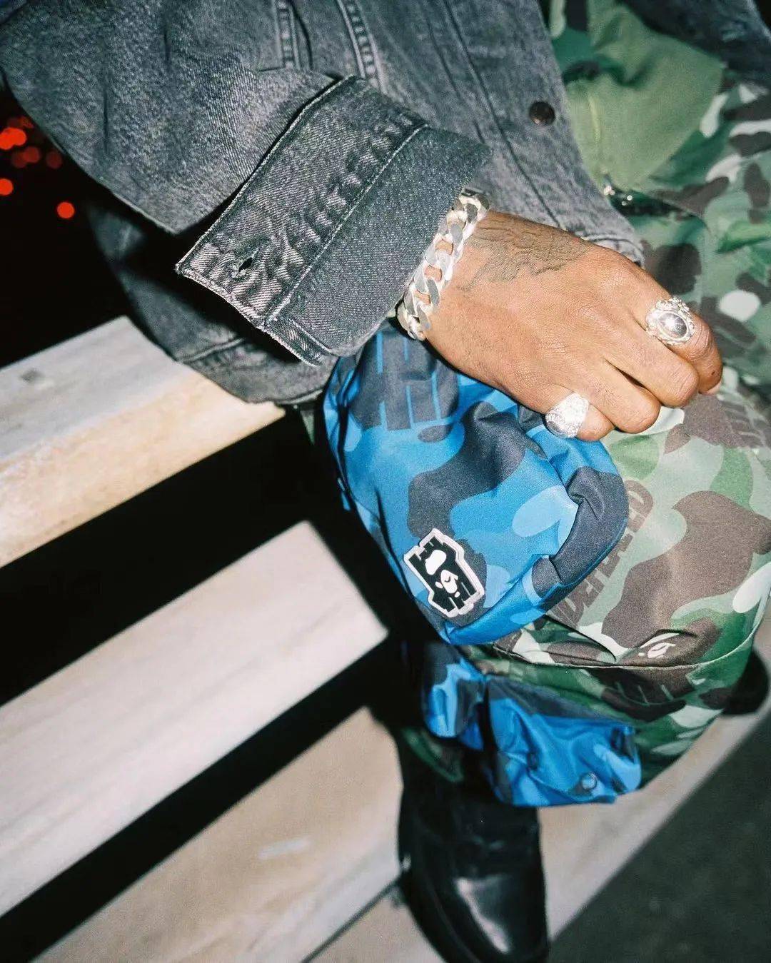 Bape x UNDEFEATED新联名公布，又是经典迷彩设计！_搜狐网