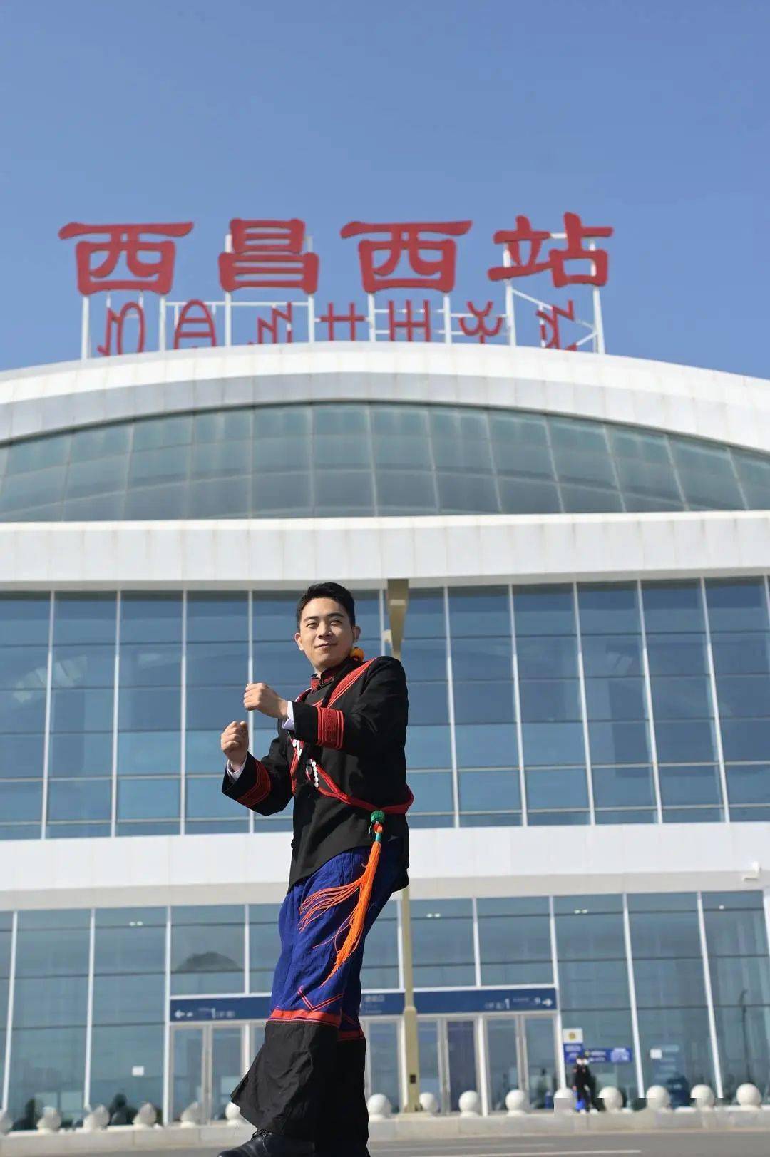 越西小伙沙马伍且:把动车开进家乡的梦想变为现实_火车_西昌_凉山