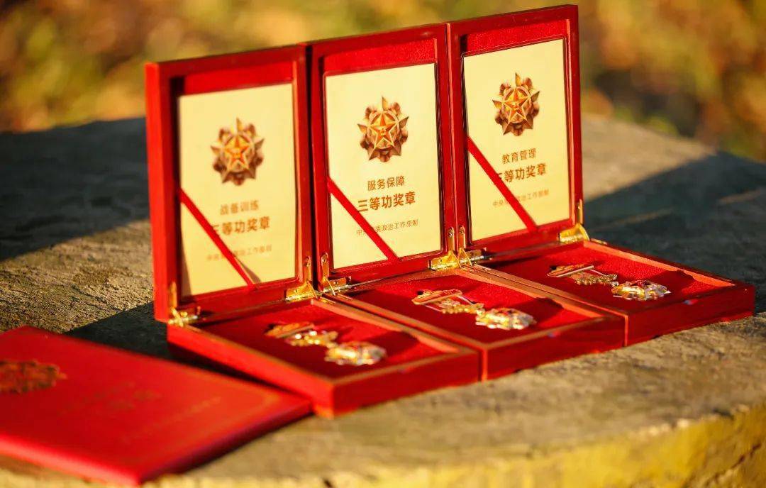 喜报!军人立功证书上新!_奖章_三等功_军功章