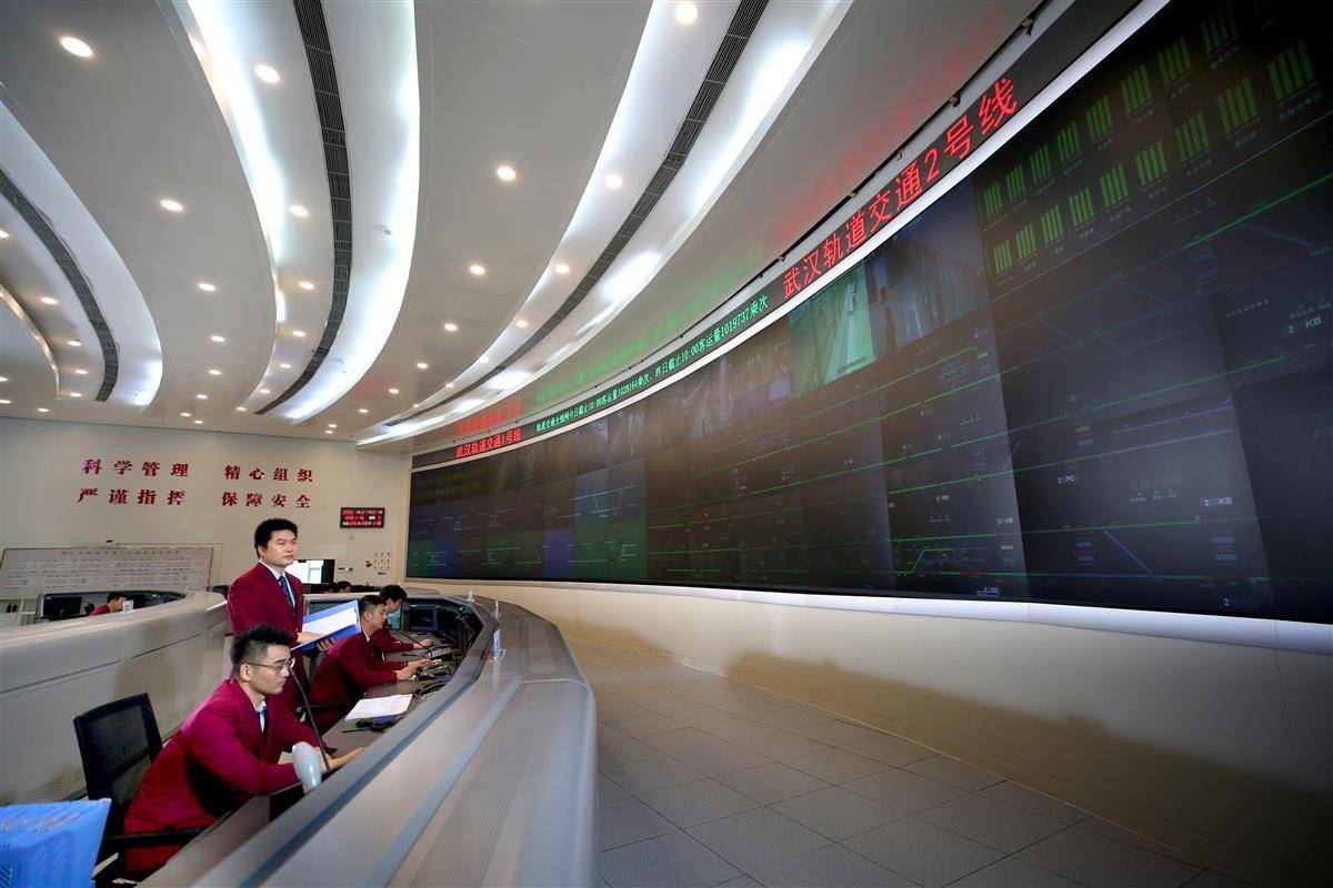 武汉地铁2号线开通十周年：跨江“黄金走廊”送客超27亿