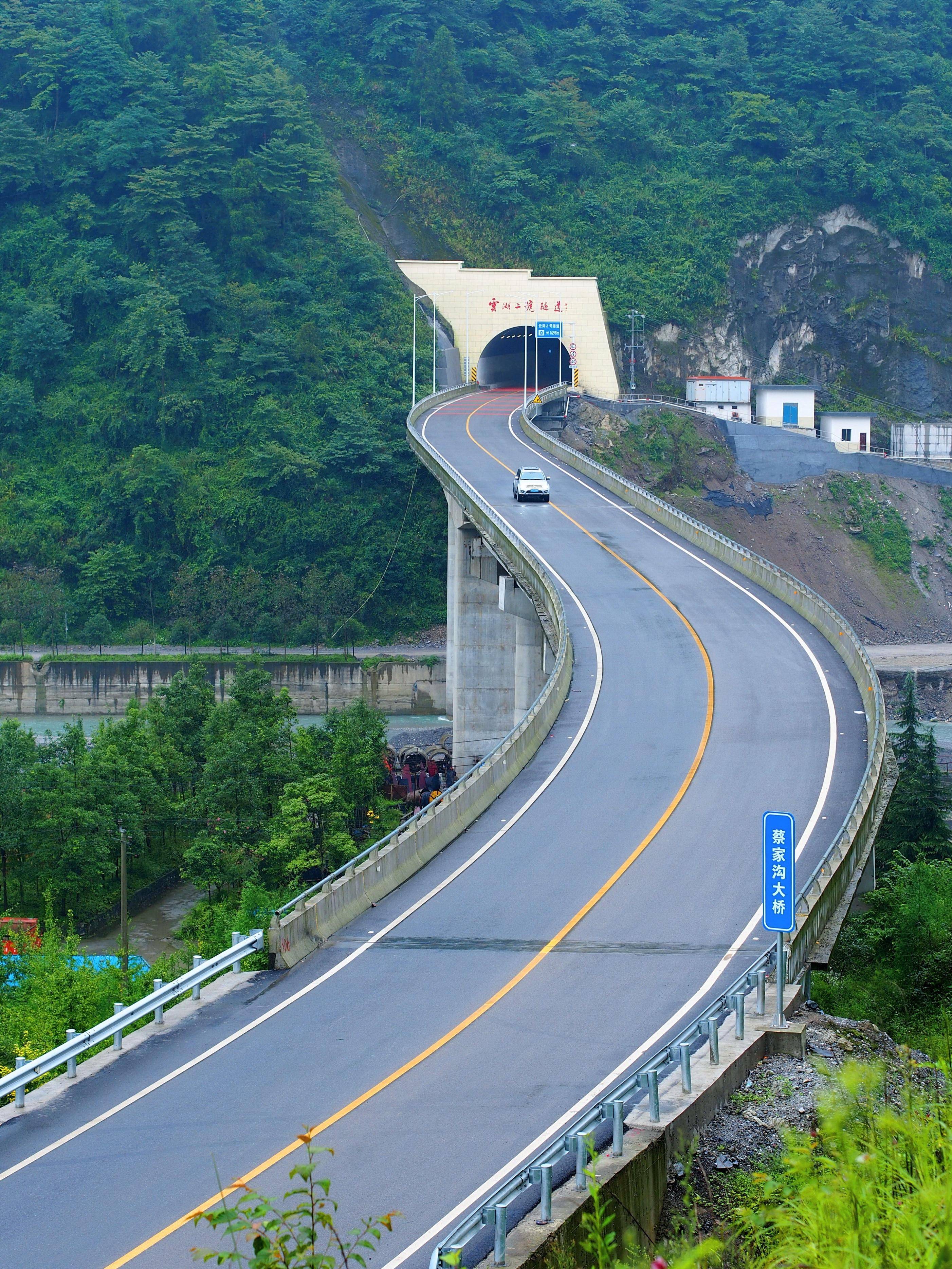 德阿高速公路绵竹段图片