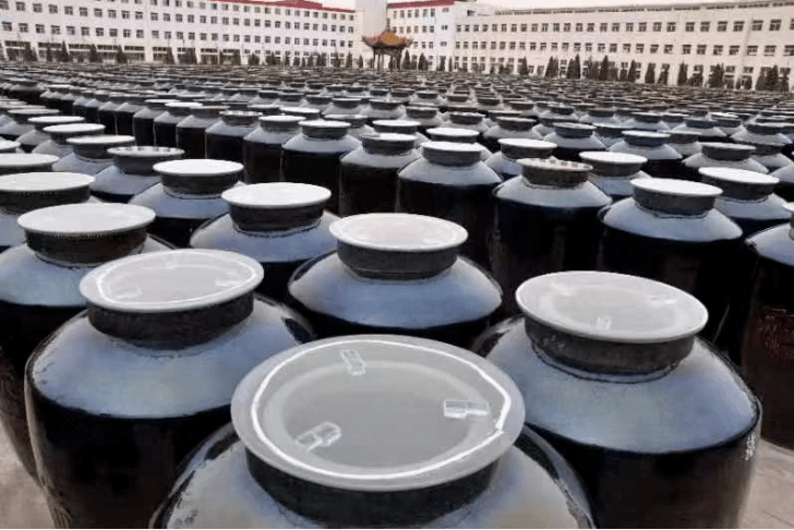 水塔醋业拥有全国最大的万坛醋缸陈酿区成为了国家非物质文化传承人