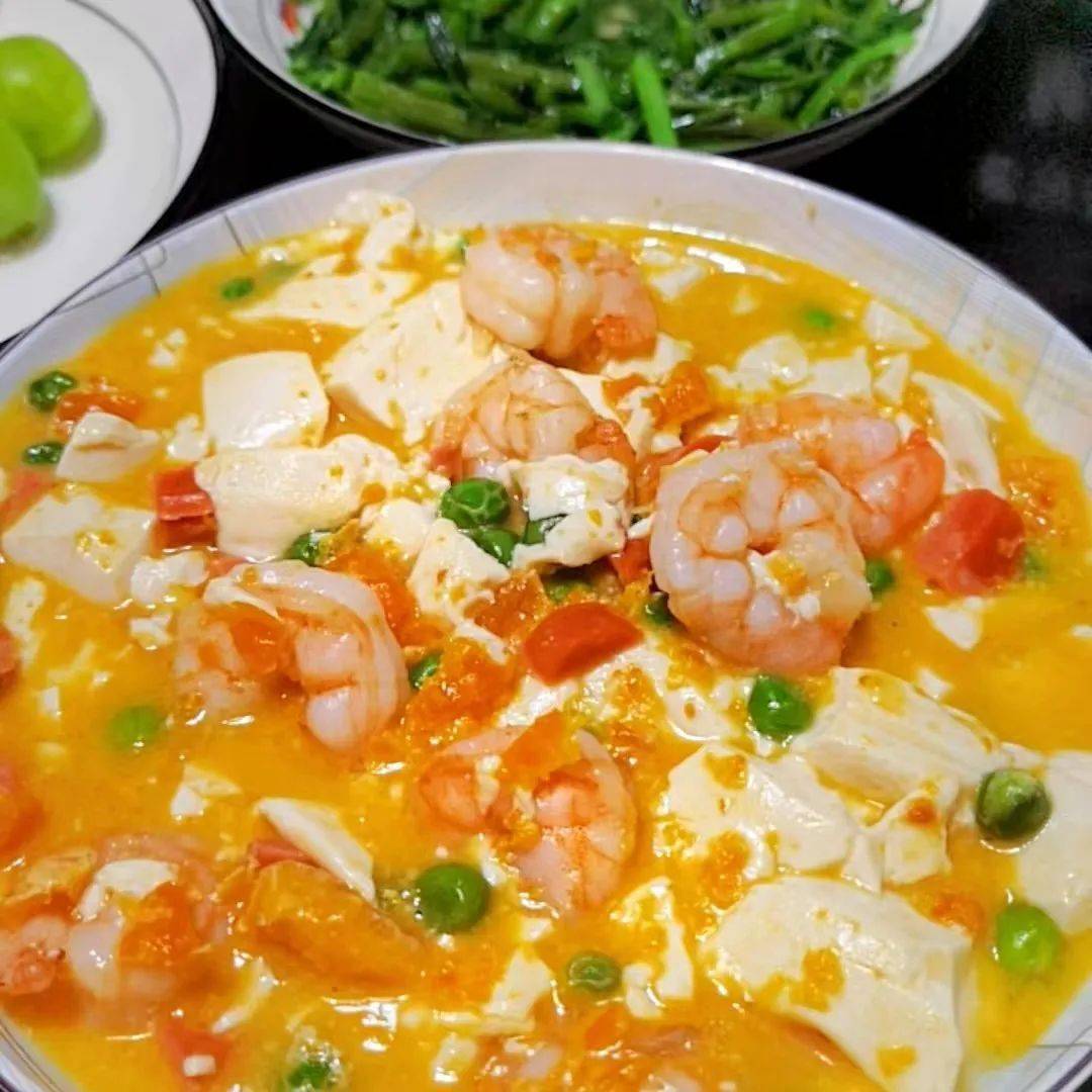 咸蛋黄虾仁烩豆腐| 阳康后,补点美味,好吸收的优质蛋白_口感_青豆