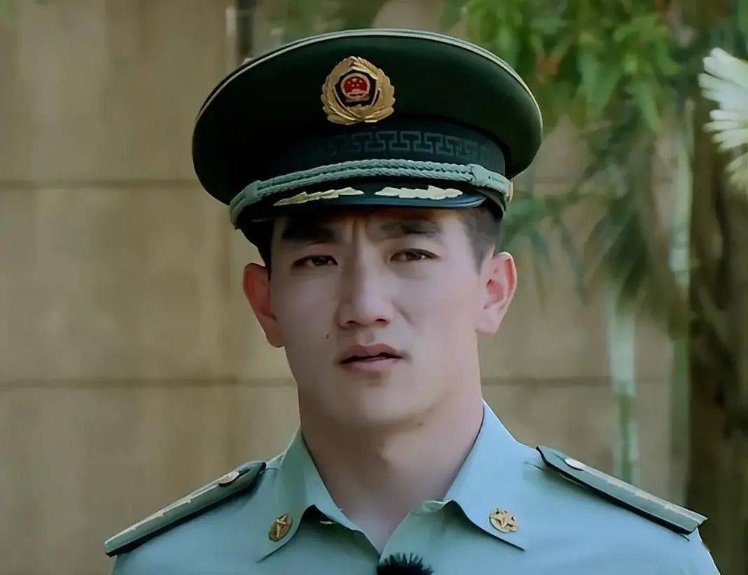 何捷拒绝老婆投喂,怕其走光贴心遮裙子_时候_蛋糕_画面